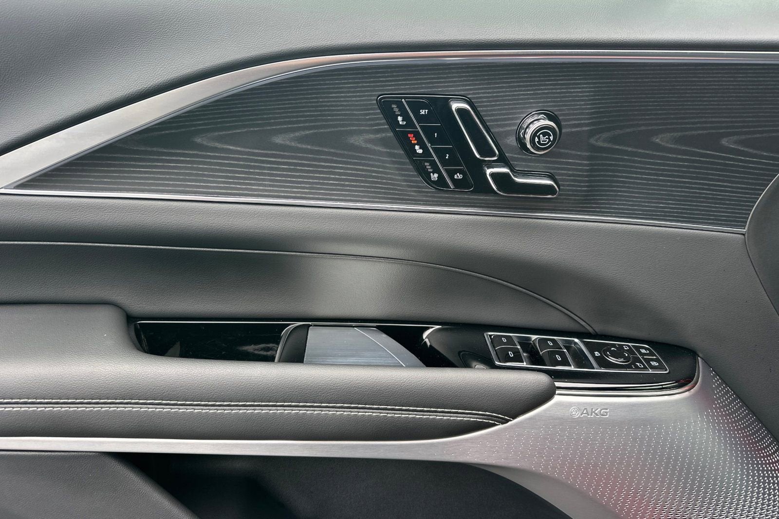 2025 Cadillac LYRIQ Sport 2