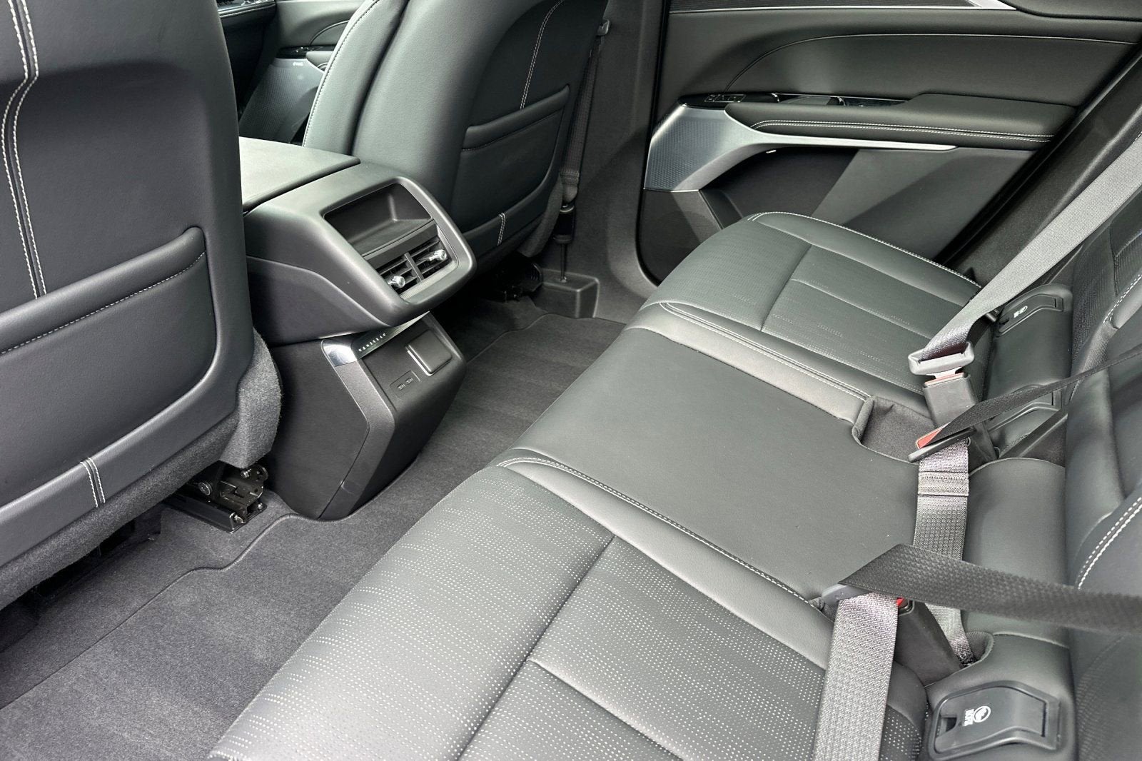 2025 Cadillac LYRIQ Sport 2