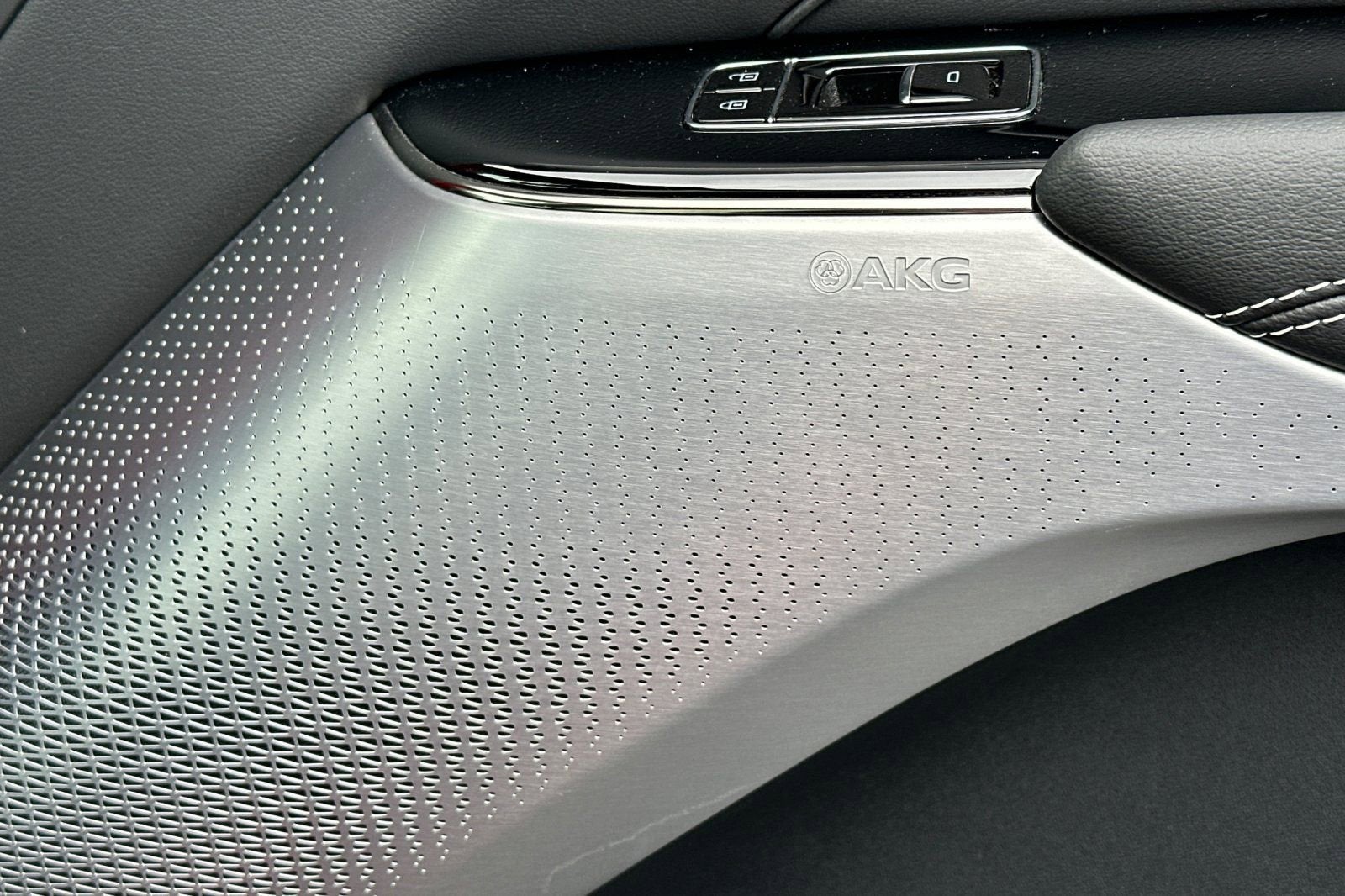 2025 Cadillac LYRIQ Sport 2