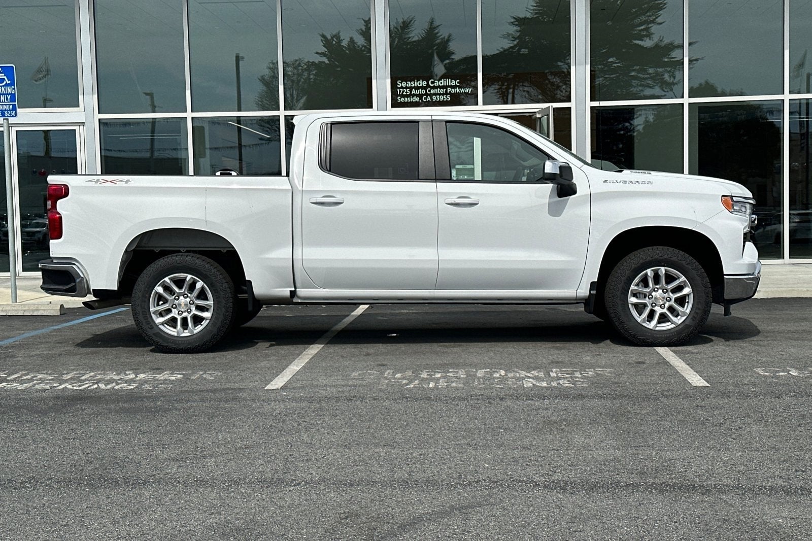 2025 Chevrolet Silverado 1500 LT (2FL)