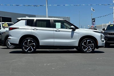 2024 Mitsubishi Outlander SE